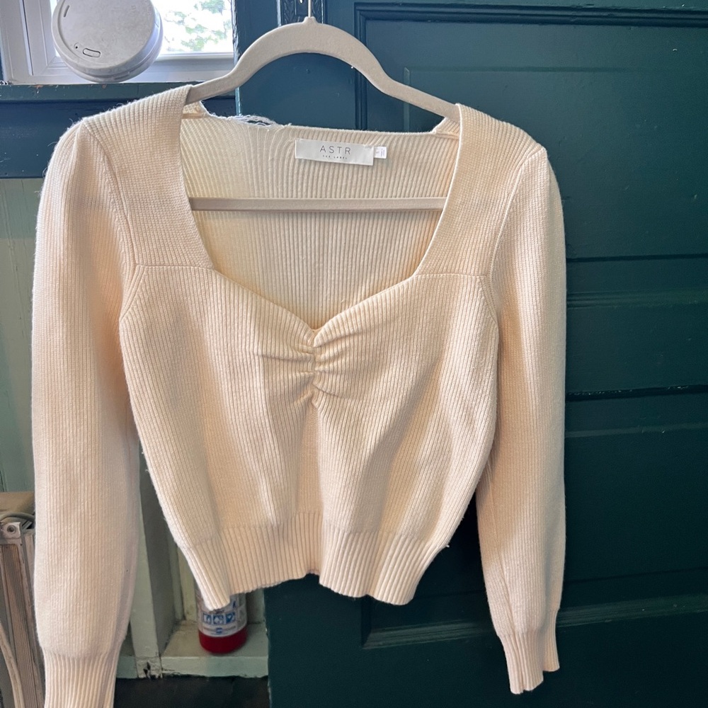 ASTR sweetheart neckline knit top